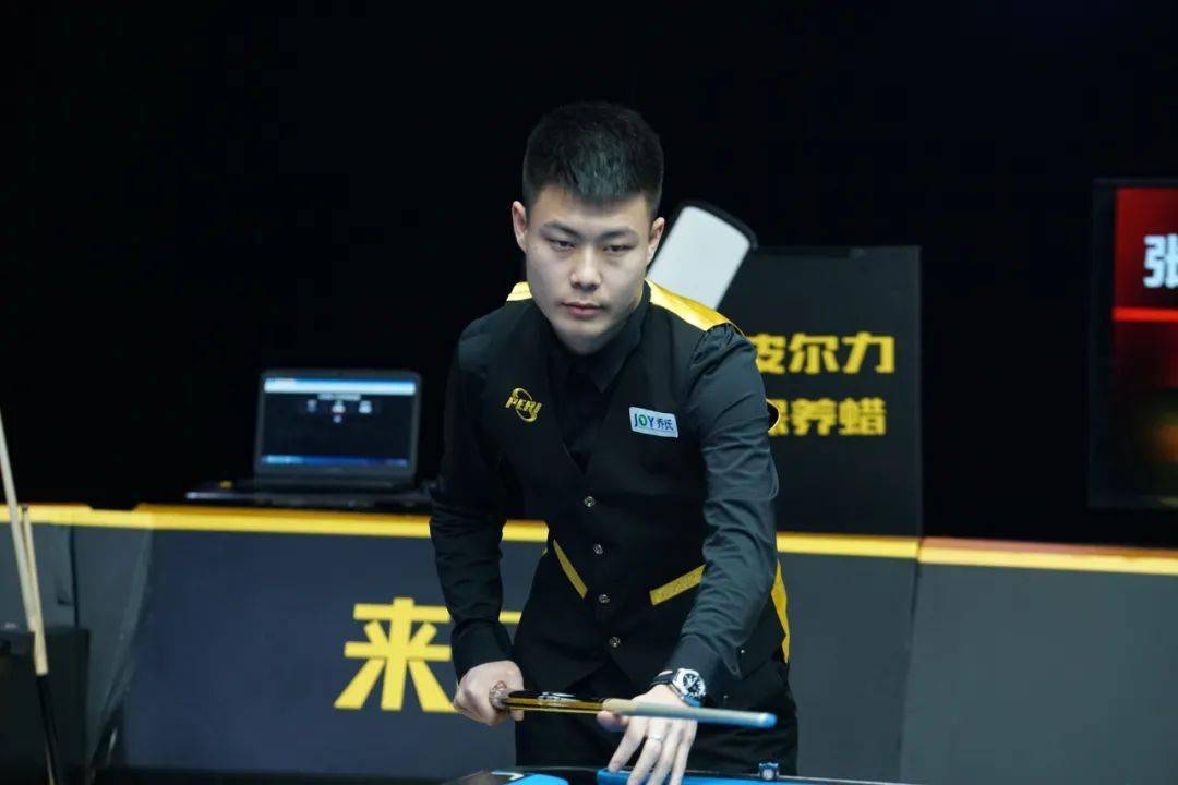 突出对战背 突出对战背